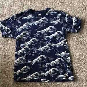Uniqlo Hokusai shirt